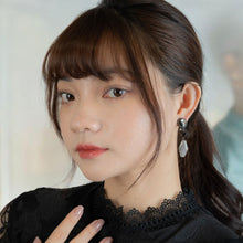 画像をギャラリービューアに読み込む, イヤリング 天然石 アゲート 黒蝶貝 グレー ジオメトリック  149352