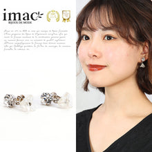 Load image into Gallery viewer, ボヘミアングラスとラインストーンをあしらった、エレガントなフラワーモチーフのイヤリング