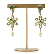 画像をギャラリービューアに読み込む, イヤリング ラインストーン 淡水パール イエロー フラワー 149747