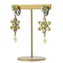 画像をギャラリービューアに読み込む, イヤリング ラインストーン 淡水パール イエロー フラワー 149747