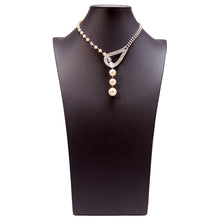 Load image into Gallery viewer, ラインストーンと大粒のパールを組み合わせたネックレス