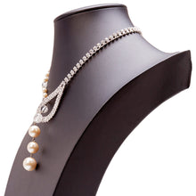 Load image into Gallery viewer, ラインストーンと大粒のパールを組み合わせたネックレス