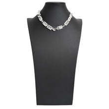 Load image into Gallery viewer, 上品なクリアカラーが美しいクォーツのショートネックレス