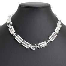 Load image into Gallery viewer, 上品なクリアカラーが美しいクォーツのショートネックレス