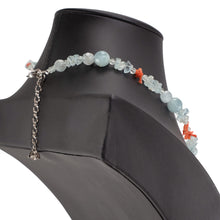 画像をギャラリービューアに読み込む, 上品な淡い水色のアクアマリンにさんごを組み合わせたネックレス