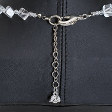 Load image into Gallery viewer, 上品なクリアカラーが美しいクォーツのショートネックレス