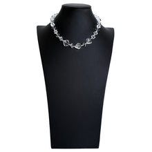 Load image into Gallery viewer, 上品なクリアカラーが美しいクォーツのショートネックレス