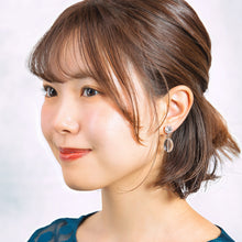 Load image into Gallery viewer, ボヘミアングラスが揺れるイヤリング