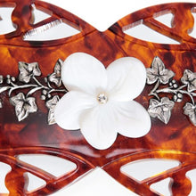 画像をギャラリービューアに読み込む, フラワーモチーフの白蝶貝の上品な光沢が美しいバレッタ