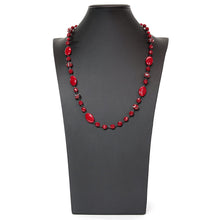 画像をギャラリービューアに読み込む, 落ち着いた赤が美しい、ボヘミアングラスのロングネックレス