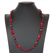 画像をギャラリービューアに読み込む, 落ち着いた赤が美しい、ボヘミアングラスのロングネックレス