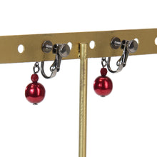 画像をギャラリービューアに読み込む, ボヘミアングラスの深い赤が美しいイヤリング