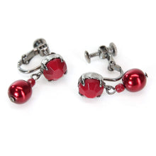 画像をギャラリービューアに読み込む, ボヘミアングラスの深い赤が美しいイヤリング