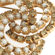 画像をギャラリービューアに読み込む, ラインストーンを贅沢にあしらった、立体的なデザインのブローチ