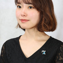 画像をギャラリービューアに読み込む, うさぎモチーフのラインストーンブローチ