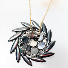 画像をギャラリービューアに読み込む, ブローチ ラインストーン グリーン パープル 153054