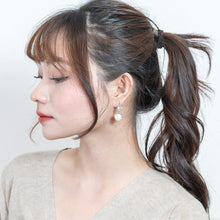 画像をギャラリービューアに読み込む, 大粒のパールが揺れる星モチーフのピアス