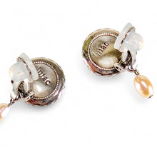 画像をギャラリービューアに読み込む, 上品な光沢が美しい白蝶貝のイヤリング
