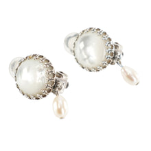 画像をギャラリービューアに読み込む, 上品な光沢が美しい白蝶貝のイヤリング