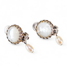 画像をギャラリービューアに読み込む, 上品な光沢が美しい白蝶貝のイヤリング