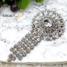 画像をギャラリービューアに読み込む, スワロフスキークリスタルをふんだんにあしらったブローチ