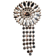 画像をギャラリービューアに読み込む, スワロフスキークリスタルをふんだんにあしらったブローチ