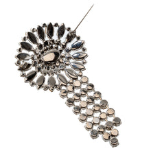 画像をギャラリービューアに読み込む, スワロフスキークリスタルをふんだんにあしらったブローチ