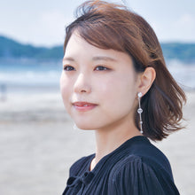 Load image into Gallery viewer, イヤリング クォーツ ラインストーン クリアカラー キューブ ロング 150142