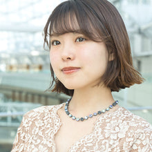 画像をギャラリービューアに読み込む, 大粒のラインストーンと薔薇モチーフをあしらったネックレス