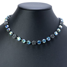 画像をギャラリービューアに読み込む, 大粒のラインストーンと薔薇モチーフをあしらったネックレス