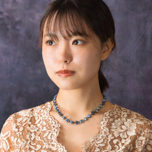 画像をギャラリービューアに読み込む, 大粒のラインストーンと薔薇モチーフをあしらったネックレス