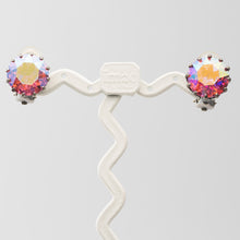 Load image into Gallery viewer, シャープなカッティングが美しいビジューイヤリング