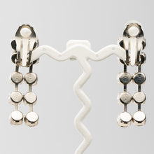 Load image into Gallery viewer, 【バチェラー・ジャパン出演者着用】イヤリング ラインストーン オレンジ クリアカラー 087163