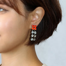 Load image into Gallery viewer, 【バチェラー・ジャパン出演者着用】イヤリング ラインストーン オレンジ クリアカラー 087163