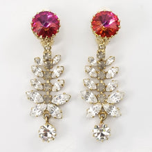 Load image into Gallery viewer, 大粒のピンクとクリアカラーの組み合わせが華やかなイヤリング
