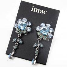 Load image into Gallery viewer, スワロフスキークリスタルがきらめく花モチーフのロングイヤリング