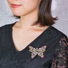 画像をギャラリービューアに読み込む, 蝶々モチーフのラインストーンブローチ