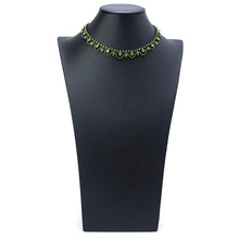 画像をギャラリービューアに読み込む, レースのようなデザインに輝くラインストーンが特徴の、オリジナルデザインのネックレス