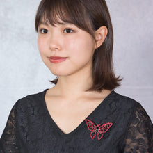 画像をギャラリービューアに読み込む, スワロフスキークリスタルをあしらった蝶々モチーフのブローチ