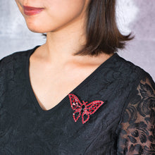 画像をギャラリービューアに読み込む, スワロフスキークリスタルをあしらった蝶々モチーフのブローチ