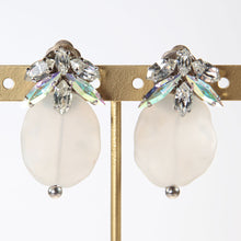 Load image into Gallery viewer, イヤリング ラインストーン ボヘミアングラス クリアカラー ホワイト 110997