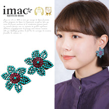 Load image into Gallery viewer, モード感溢れるフラワーモチーフのイヤリング