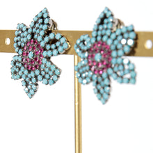 Load image into Gallery viewer, モード感溢れるフラワーモチーフのイヤリング