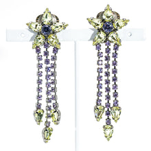 Load image into Gallery viewer, スワロフスキークリスタルをふんだんにあしらった、花モチーフのロングイヤリング