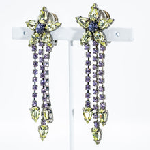 Load image into Gallery viewer, スワロフスキークリスタルをふんだんにあしらった、花モチーフのロングイヤリング