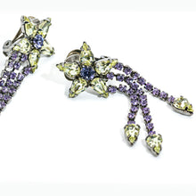 Load image into Gallery viewer, スワロフスキークリスタルをふんだんにあしらった、花モチーフのロングイヤリング