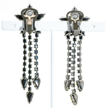 Load image into Gallery viewer, スワロフスキークリスタルをふんだんにあしらった、花モチーフのロングイヤリング