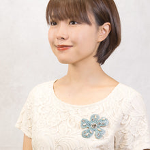 画像をギャラリービューアに読み込む, ブローチ ラインストーン ブルー フラワー 125256