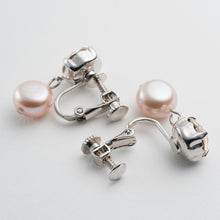 画像をギャラリービューアに読み込む, 優しいピンクの淡水パールとスワロフスキークリスタルの組み合わせが上品なイヤリング