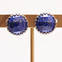 Load image into Gallery viewer, 鮮やかなブルーが美しいラピスラズリのイヤリング
